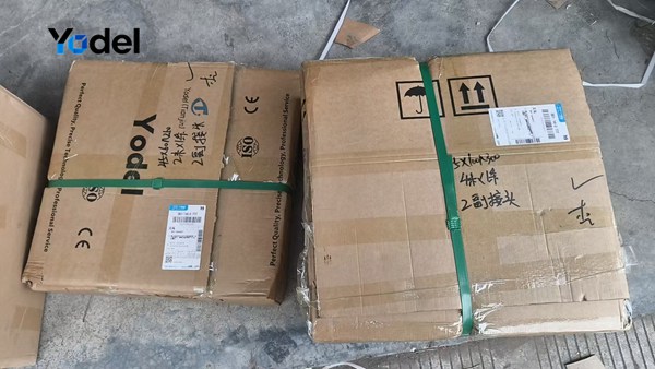 Export-ready carton packaging for plastic cable drag chain 30x103 sealed with heavy-duty strapping