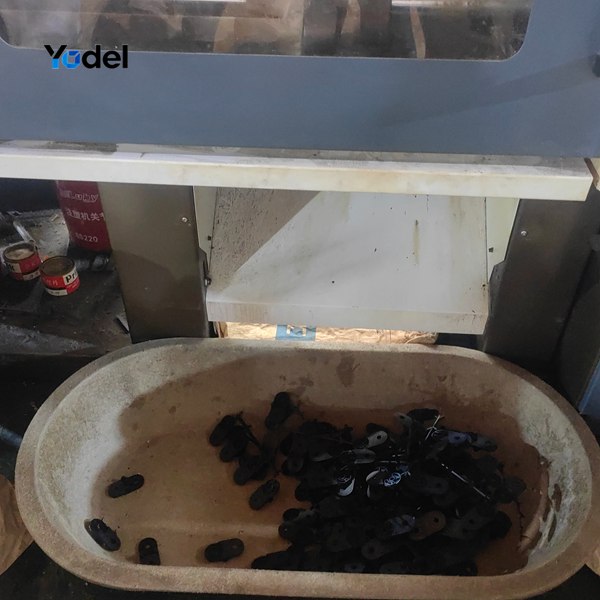 Precision injection molding of reinforced nylon link components for 65x200 drag chain for CNC