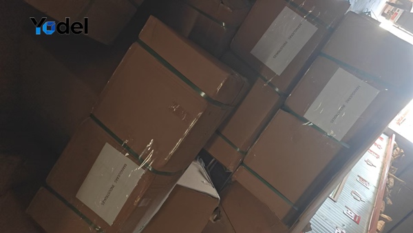 Export shipping packaging boxes stuffed and strapped for heavy-duty drag chain size 100/35 orders