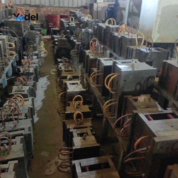 Precision steel injection molds used for manufacturing heavy-duty drag chain size 100/35 parts