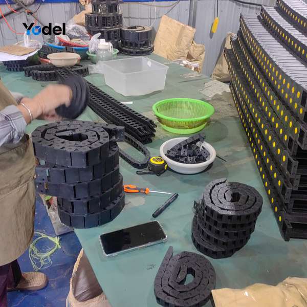 Manual Assembly and Quality Inspection of Silent Nylon Drag Chains