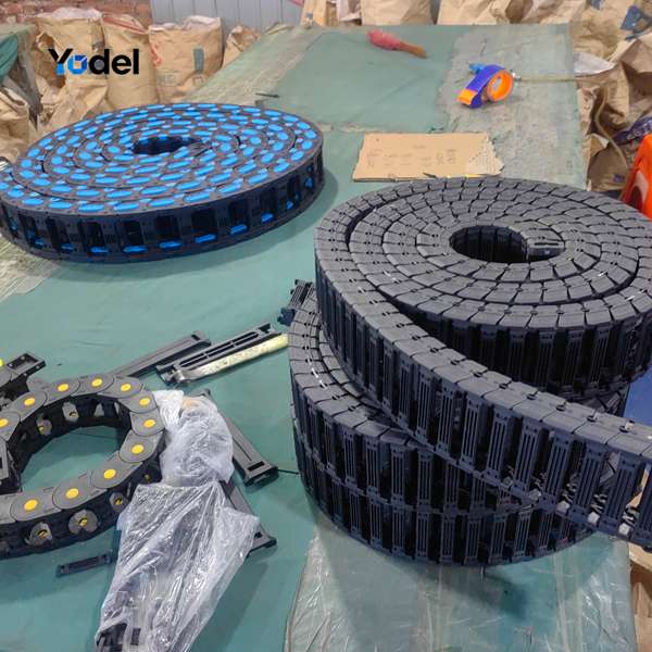Technicians assembling and inspecting 25x77 open type cable carrier links in factory of China drag chain manufacturer