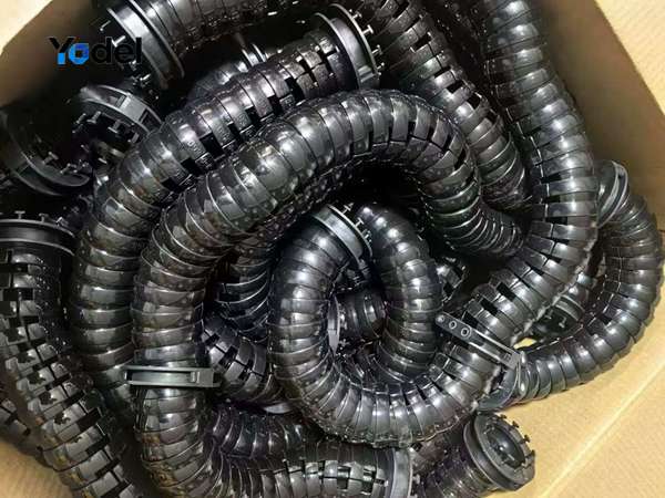 Packaging YDLE50 ID47 side opening 3D robotic flexible cable carrier into export cartons