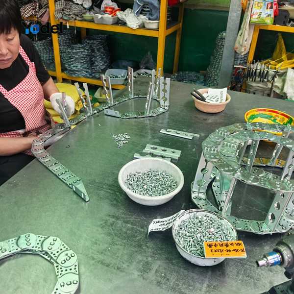 Manual assembly of TL65 inner height 25mm inner width 75mm stainless steel cable carrier
