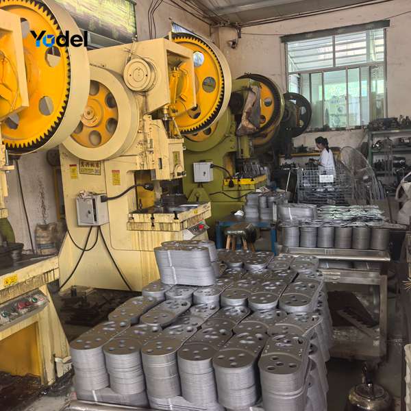 TL180 inner size 115x300 galvanized steel cable carrier side link stamping process in machine shop