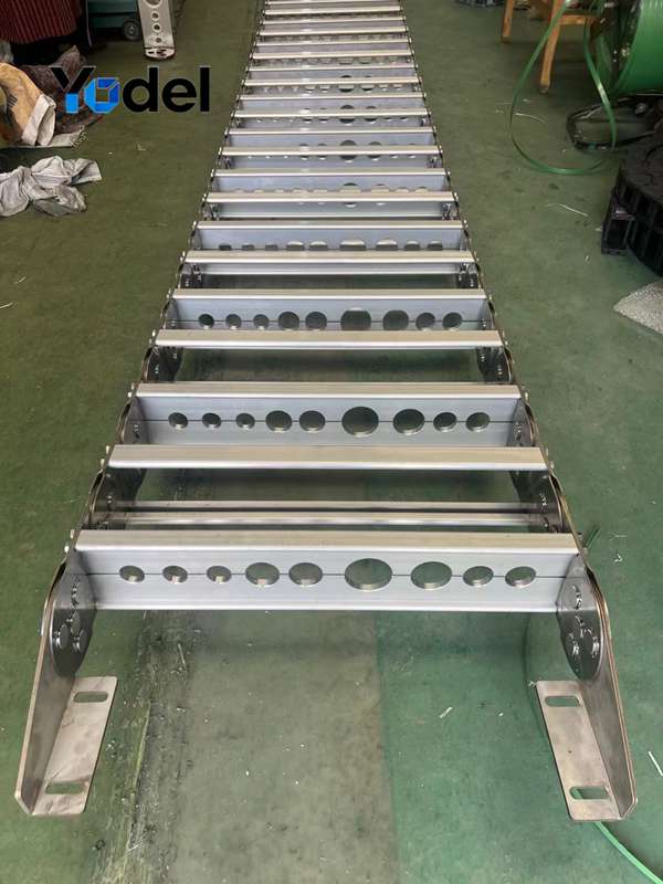 Assembled TL180115144300 TL180 galvanized steel cable carrier with integral hole aluminum stay 115x300mm